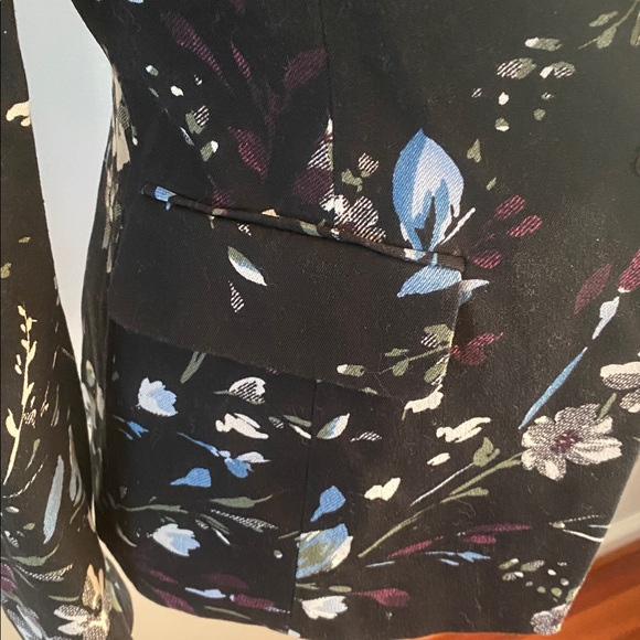 White House Black Market size 2 blazer/suit coat excellent condition - Picture 3 of 7